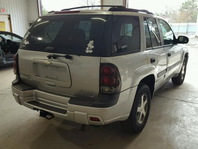 1GNDT13S352205908 - 2005 CHEVROLET TRAILBLAZE SILVER photo 4