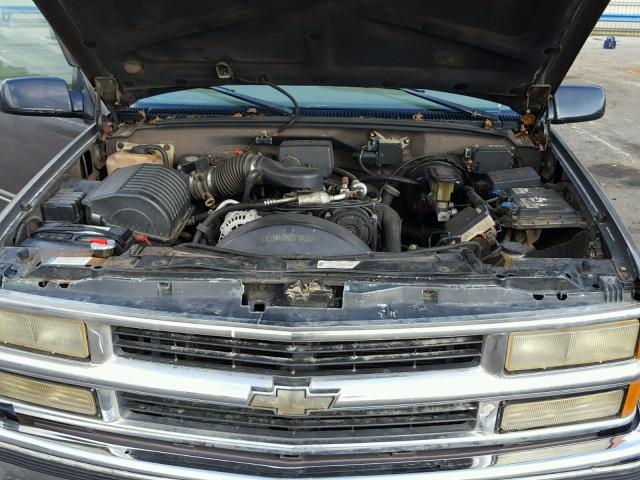 3GKEC16R0WG505652 - 1998 GMC SUBURBAN C GRAY photo 7