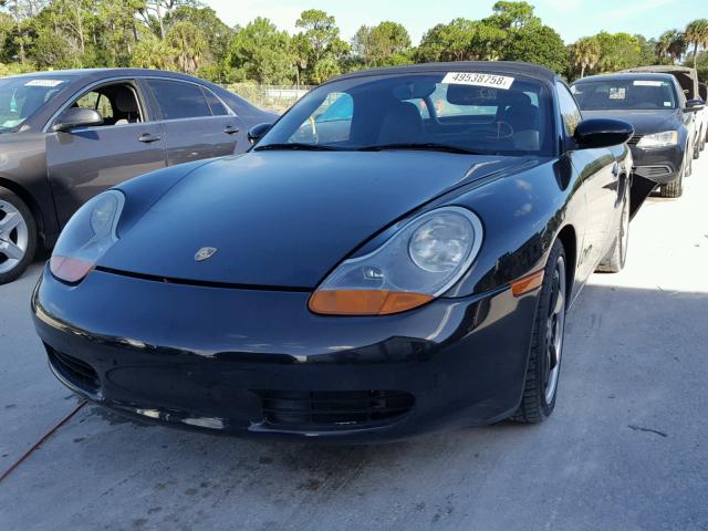 WP0CA2982YU628399 - 2000 PORSCHE BOXSTER BLACK photo 2