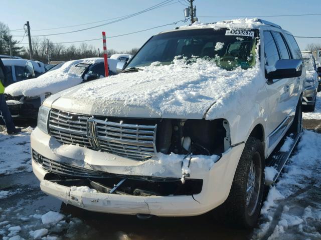 5LMFU27557LJ00527 - 2007 LINCOLN NAVIGATOR WHITE photo 2
