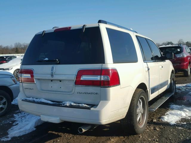 5LMFU27557LJ00527 - 2007 LINCOLN NAVIGATOR WHITE photo 4