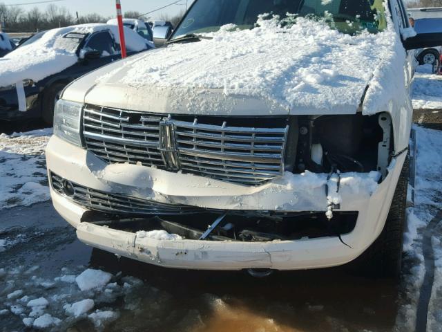 5LMFU27557LJ00527 - 2007 LINCOLN NAVIGATOR WHITE photo 9