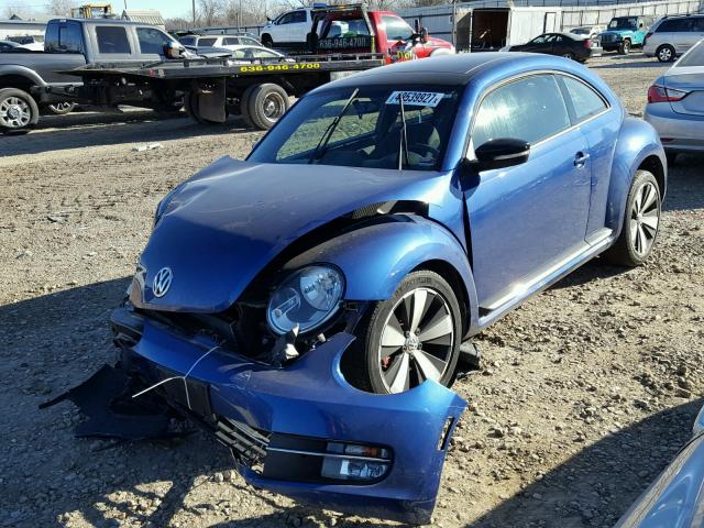 3VWVA7AT8DM671341 - 2013 VOLKSWAGEN BEETLE TUR BLUE photo 2