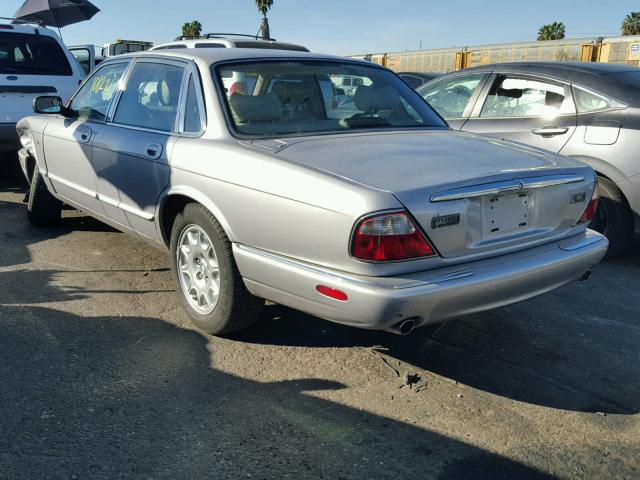 SAJDA14C7YLF18677 - 2000 JAGUAR XJ8 SILVER photo 3