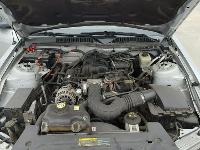 1ZVFT80N765186818 - 2006 FORD MUSTANG SILVER photo 7