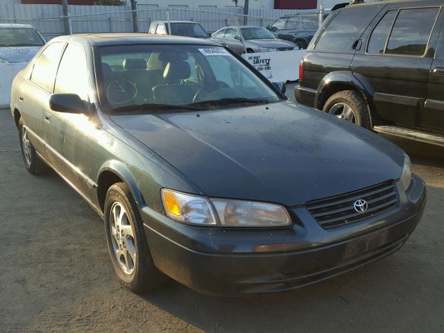 JT2BF28K7W0119402 - 1998 TOYOTA CAMRY LE GREEN photo 1