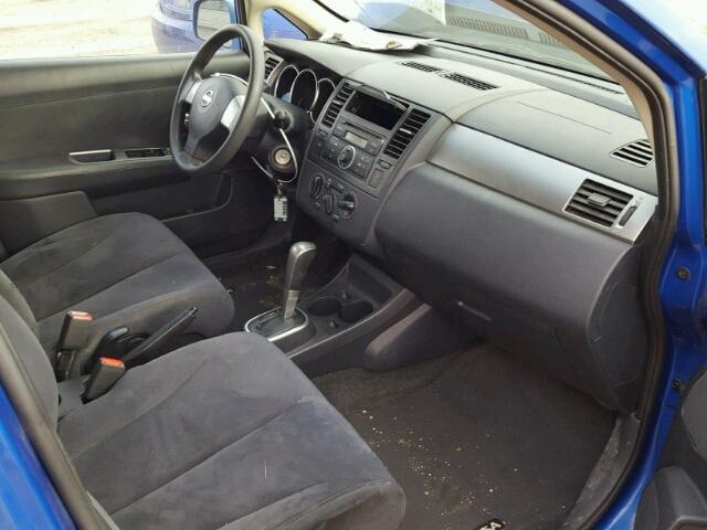 3N1BC13E08L418380 - 2008 NISSAN VERSA S BLUE photo 5