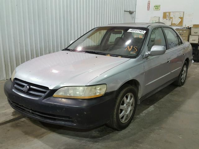 1HGCG56772A147019 - 2002 HONDA ACCORD SE SILVER photo 2