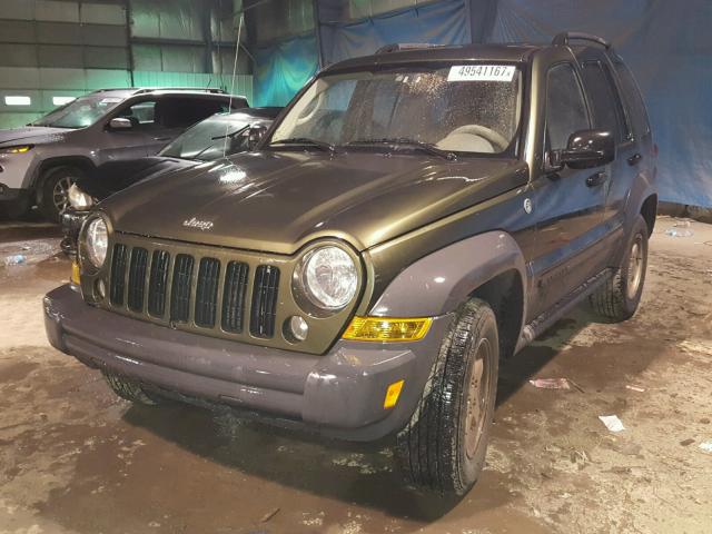 1J4GL48KX6W289729 - 2006 JEEP LIBERTY SP GREEN photo 2