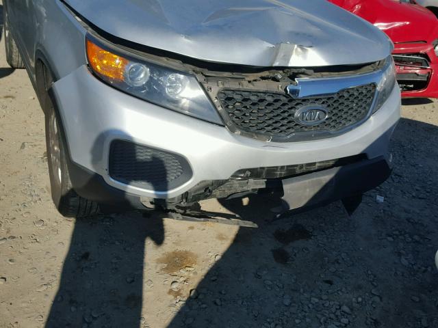 5XYKT3A12CG307242 - 2012 KIA SORENTO BA SILVER photo 9