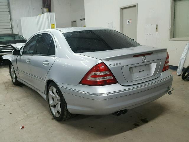 WDBRF52H57F895643 - 2007 MERCEDES-BENZ C 230 SILVER photo 3