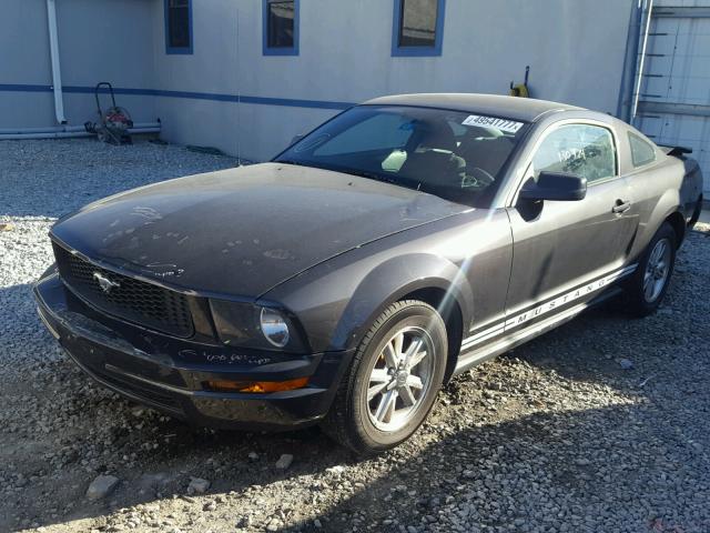 1ZVFT80N175334298 - 2007 FORD MUSTANG BLACK photo 2