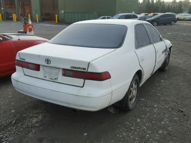 JT2BG22K8V0079321 - 1997 TOYOTA CAMRY LE WHITE photo 4