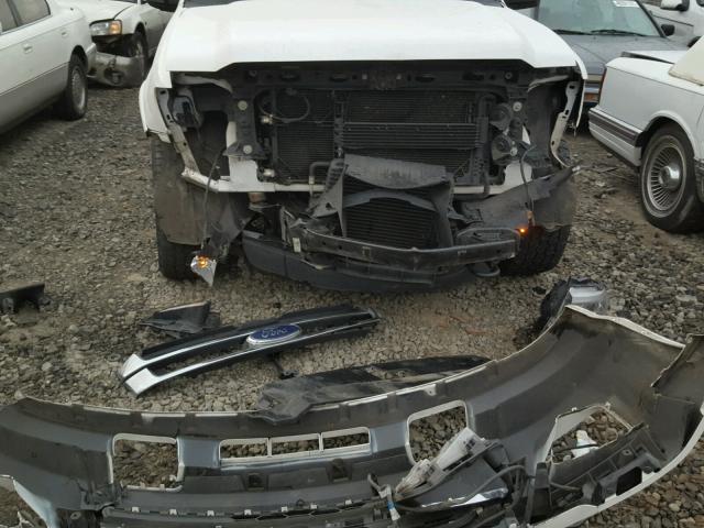 1FMJU2AT1GEF12856 - 2016 FORD EXPEDITION WHITE photo 9
