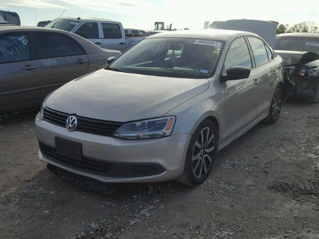3VW2K7AJ8EM252163 - 2014 VOLKSWAGEN JETTA BASE TAN photo 2