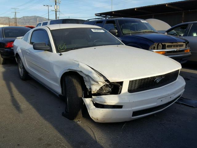 1ZVHT80N985168896 - 2008 FORD MUSTANG WHITE photo 1