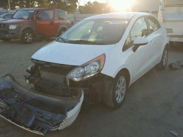 KNADM5A3XD6205742 - 2013 KIA RIO LX WHITE photo 2