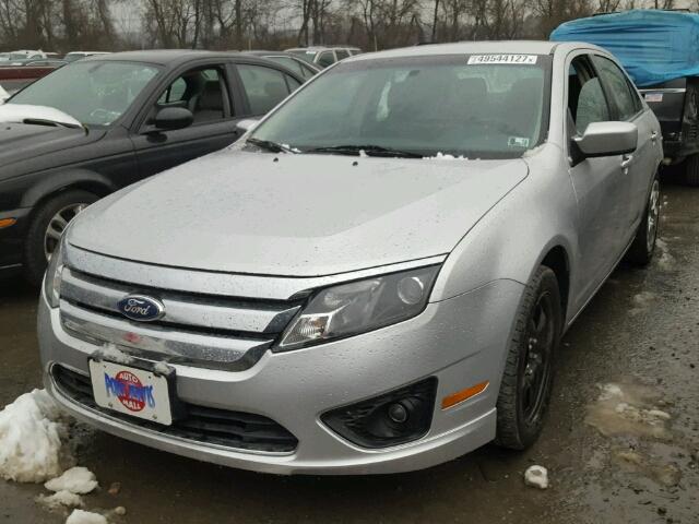 3FAHP0HA7BR129163 - 2011 FORD FUSION SE SILVER photo 2