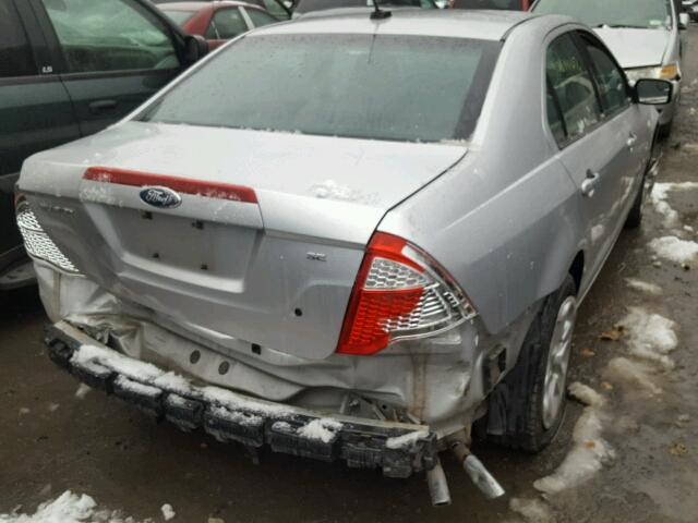 3FAHP0HA7BR129163 - 2011 FORD FUSION SE SILVER photo 4