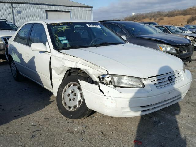 4T1BG22K7VU788740 - 1997 TOYOTA CAMRY CE WHITE photo 1