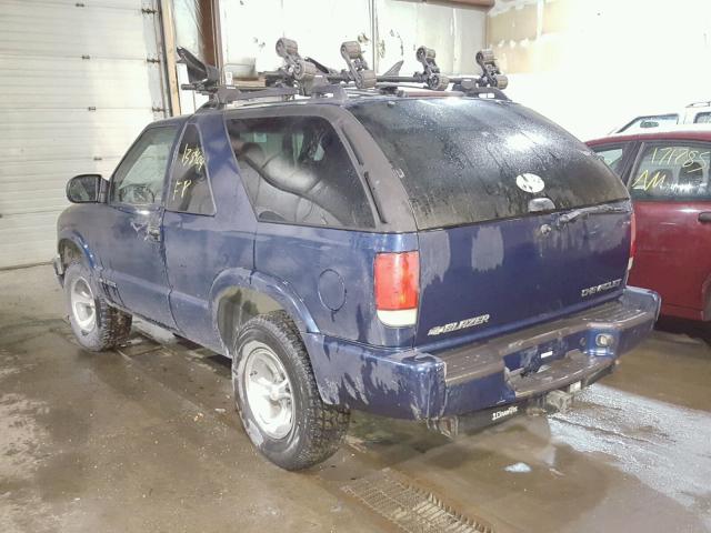 1GNCS18W1YK258962 - 2000 CHEVROLET BLAZER BLUE photo 3