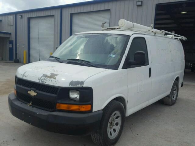 1GCSGAFX7C1110346 - 2012 CHEVROLET EXPRESS G1 WHITE photo 2