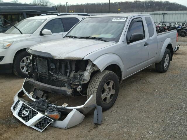 1N6AD06W95C432786 - 2005 NISSAN FRONTIER K SILVER photo 2