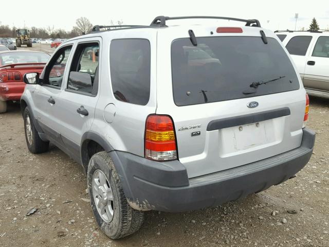 1FMYU03112KD96714 - 2002 FORD ESCAPE XLT SILVER photo 3