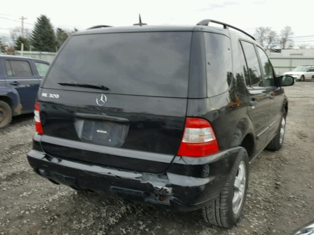 4JGAB54E32A358509 - 2002 MERCEDES-BENZ ML 320 BLACK photo 4