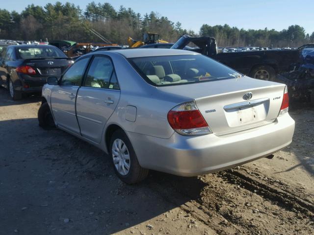 4T1BE32KX5U543975 - 2005 TOYOTA CAMRY LE GRAY photo 3