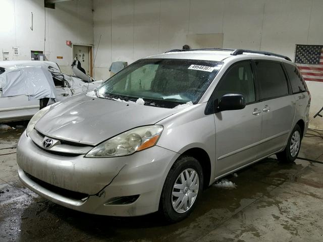 5TDZA23C26S450258 - 2006 TOYOTA SIENNA CE SILVER photo 2