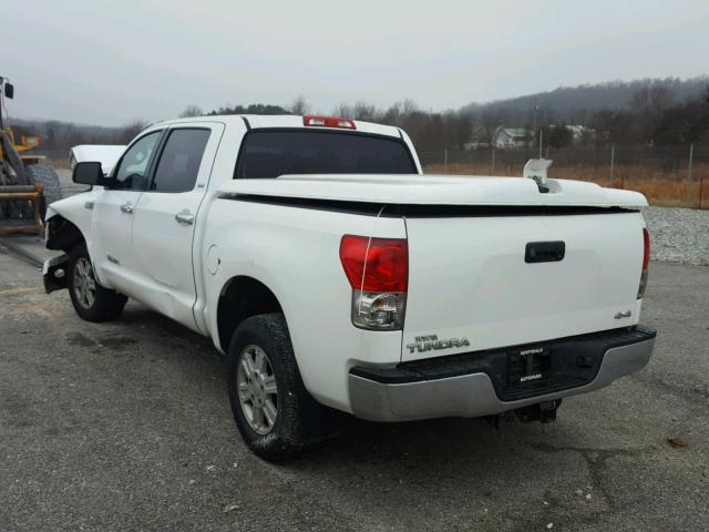 5TFDV54148X077203 - 2008 TOYOTA TUNDRA CRE WHITE photo 3