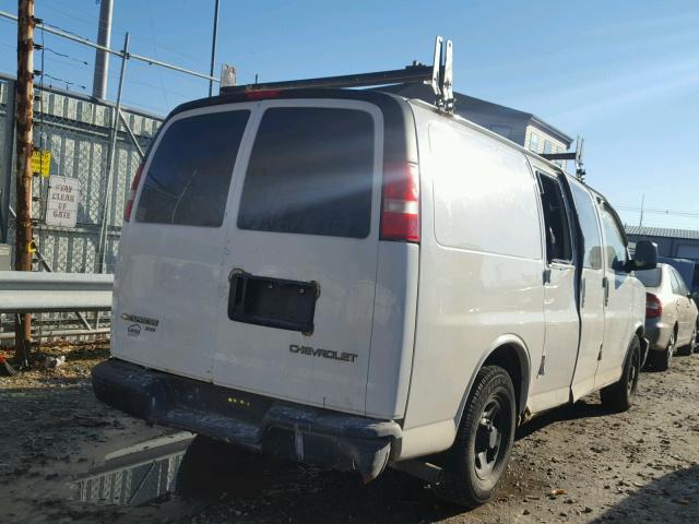 1GCFH15T341176049 - 2004 CHEVROLET EXPRESS G1 WHITE photo 4