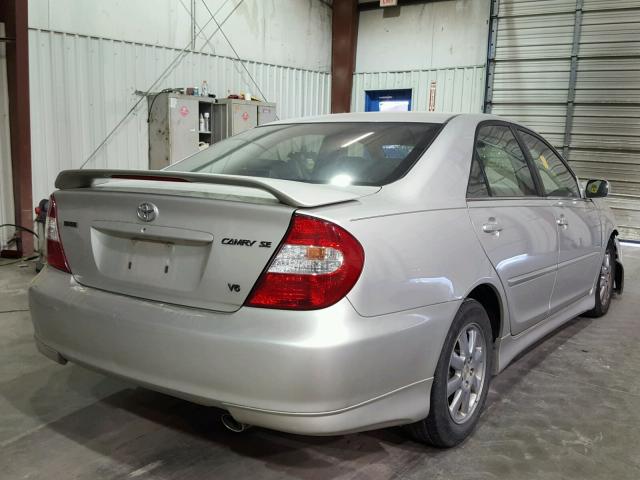 4T1BA32K54U028800 - 2004 TOYOTA CAMRY SE SILVER photo 4