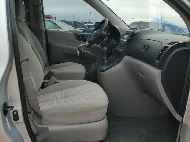 KNDMB133496279325 - 2009 KIA SEDONA SILVER photo 5