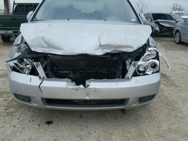 KNDMB133496279325 - 2009 KIA SEDONA SILVER photo 9