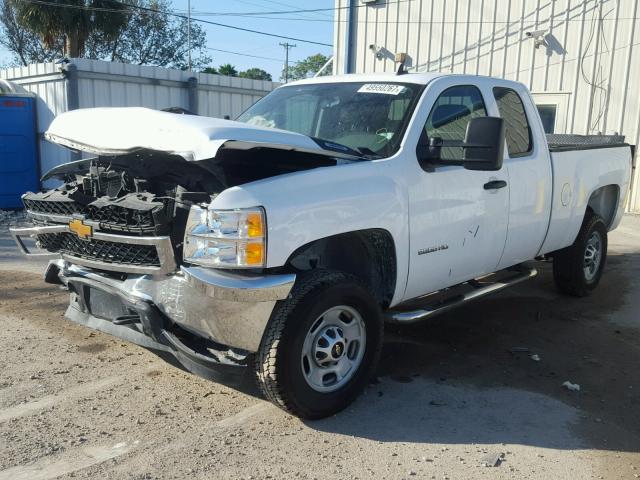 1GC2CVCG7DZ364942 - 2013 CHEVROLET SILVERADO WHITE photo 2