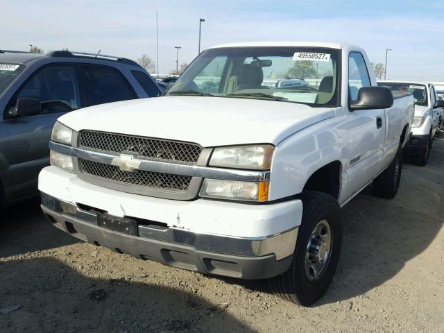 1GCHC24U04E274150 - 2004 CHEVROLET SILVERADO WHITE photo 2