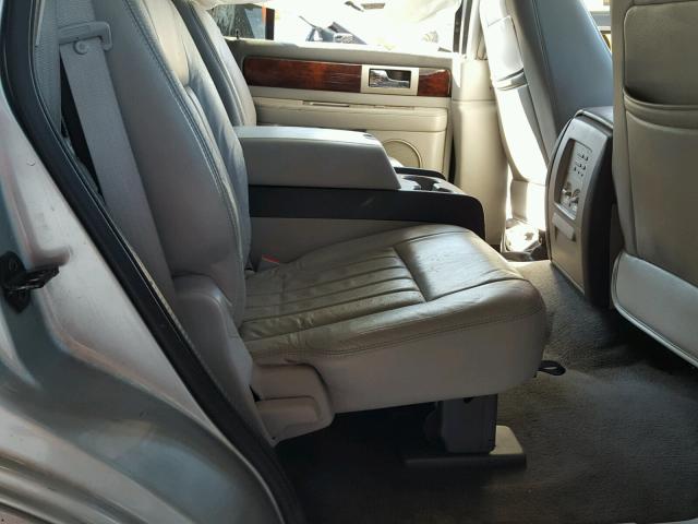 5LMFU275X5LJ10385 - 2005 LINCOLN NAVIGATOR 灰色 照片 6