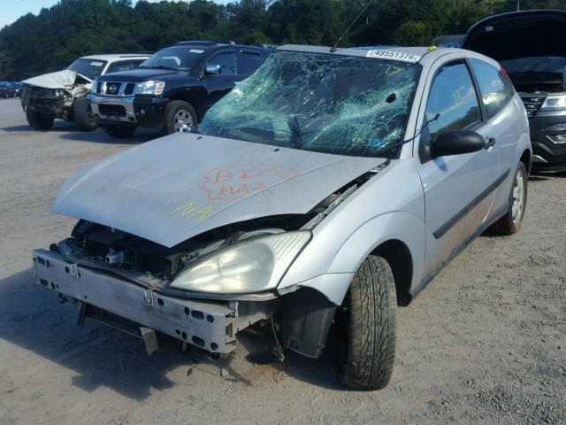 3FAFP31321R125220 - 2001 FORD FOCUS ZX3 SILVER photo 2