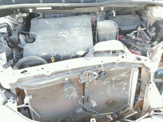 5TDKK3DC4BS120070 - 2011 TOYOTA SIENNA LE GOLD photo 7