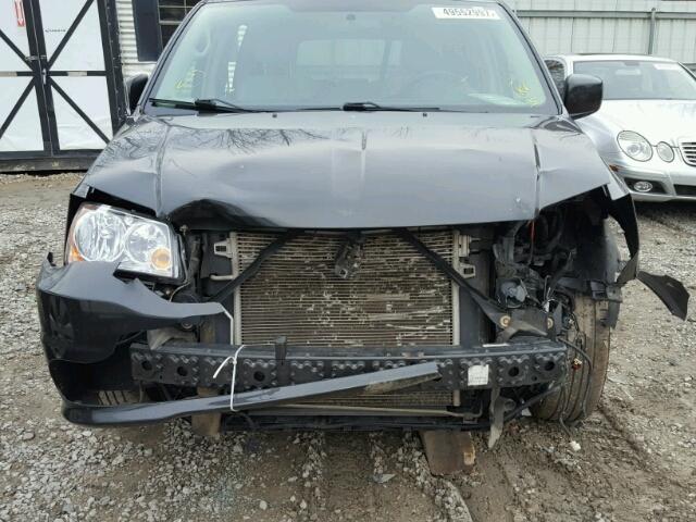 2D4RN5DG8BR671988 - 2011 DODGE GRAND CARA GRAY photo 9