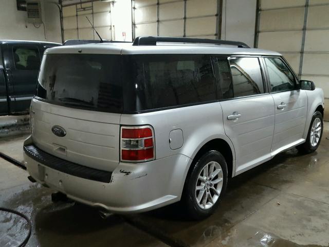 2FMGK5B80DBD21903 - 2013 FORD FLEX SE SILVER photo 4