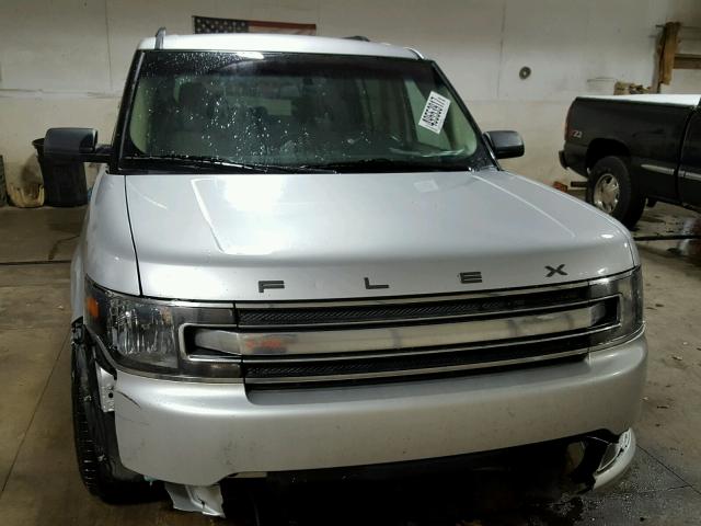 2FMGK5B80DBD21903 - 2013 FORD FLEX SE SILVER photo 9