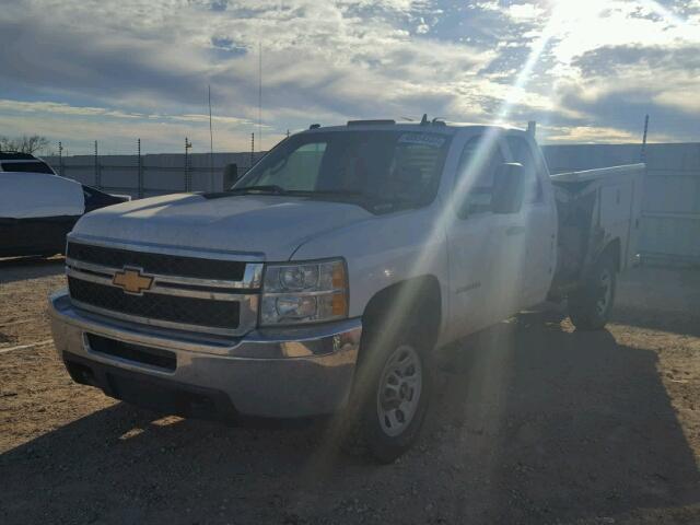 1GB5KZCG7CZ108827 - 2012 CHEVROLET SILVERADO WHITE photo 2