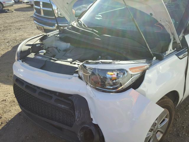 KNDJN2A22G7834614 - 2016 KIA SOUL WHITE photo 9