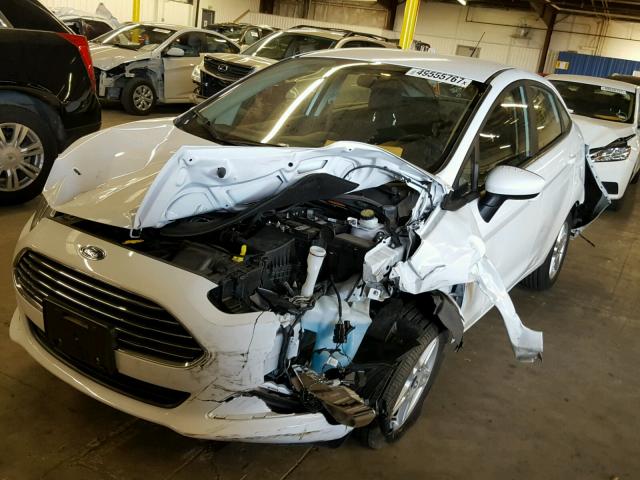 3FADP4BJ0HM140560 - 2017 FORD FIESTA SE WHITE photo 2