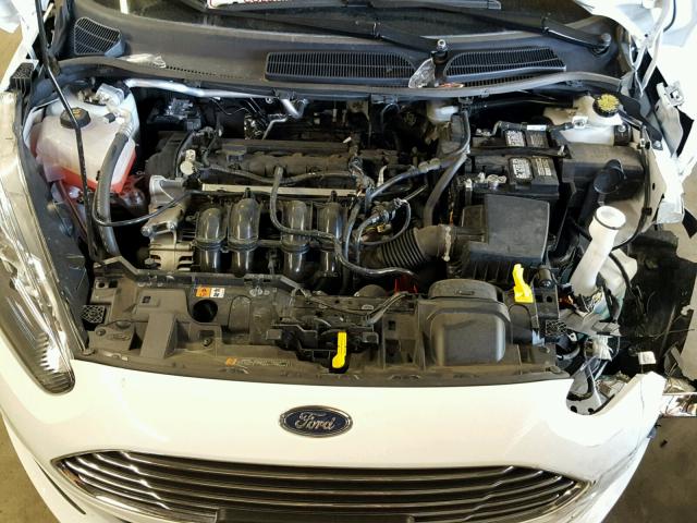 3FADP4BJ0HM140560 - 2017 FORD FIESTA SE WHITE photo 7