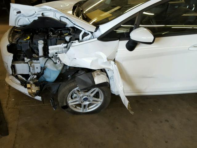 3FADP4BJ0HM140560 - 2017 FORD FIESTA SE WHITE photo 9