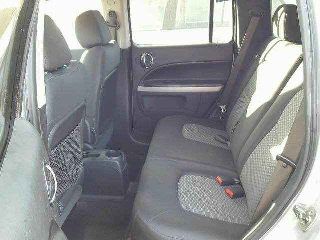 3GNBAADB7AS583028 - 2010 CHEVROLET HHR LS SILVER photo 6